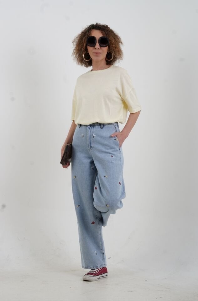 Mavi Nakışlı Kısa Paça Denim Pantolon
