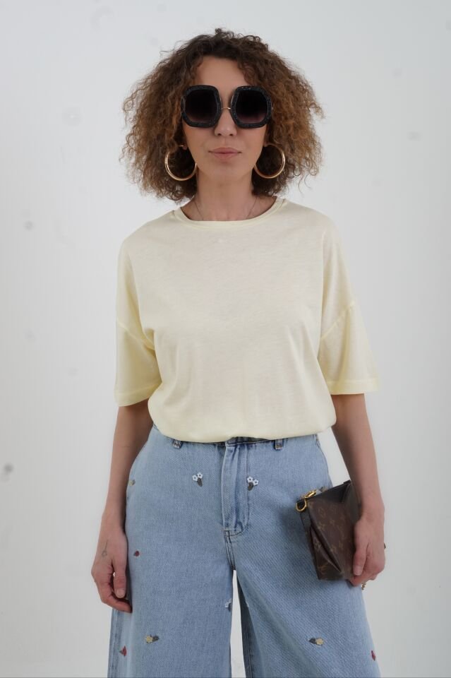 Mavi Nakışlı Kısa Paça Denim Pantolon
