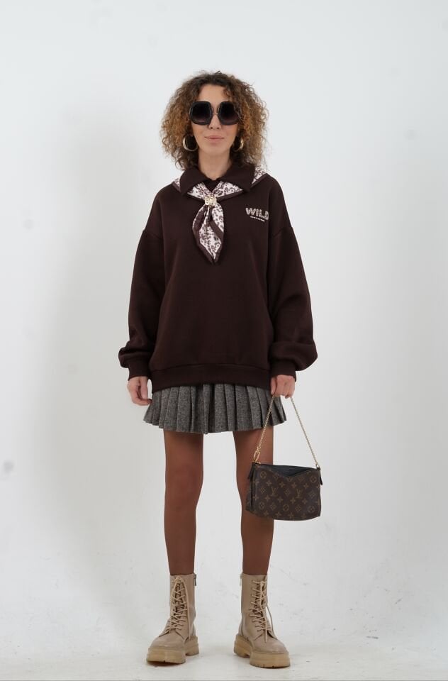 Kahve Fularlı Baskılı Polo Yaka Sweatshirt