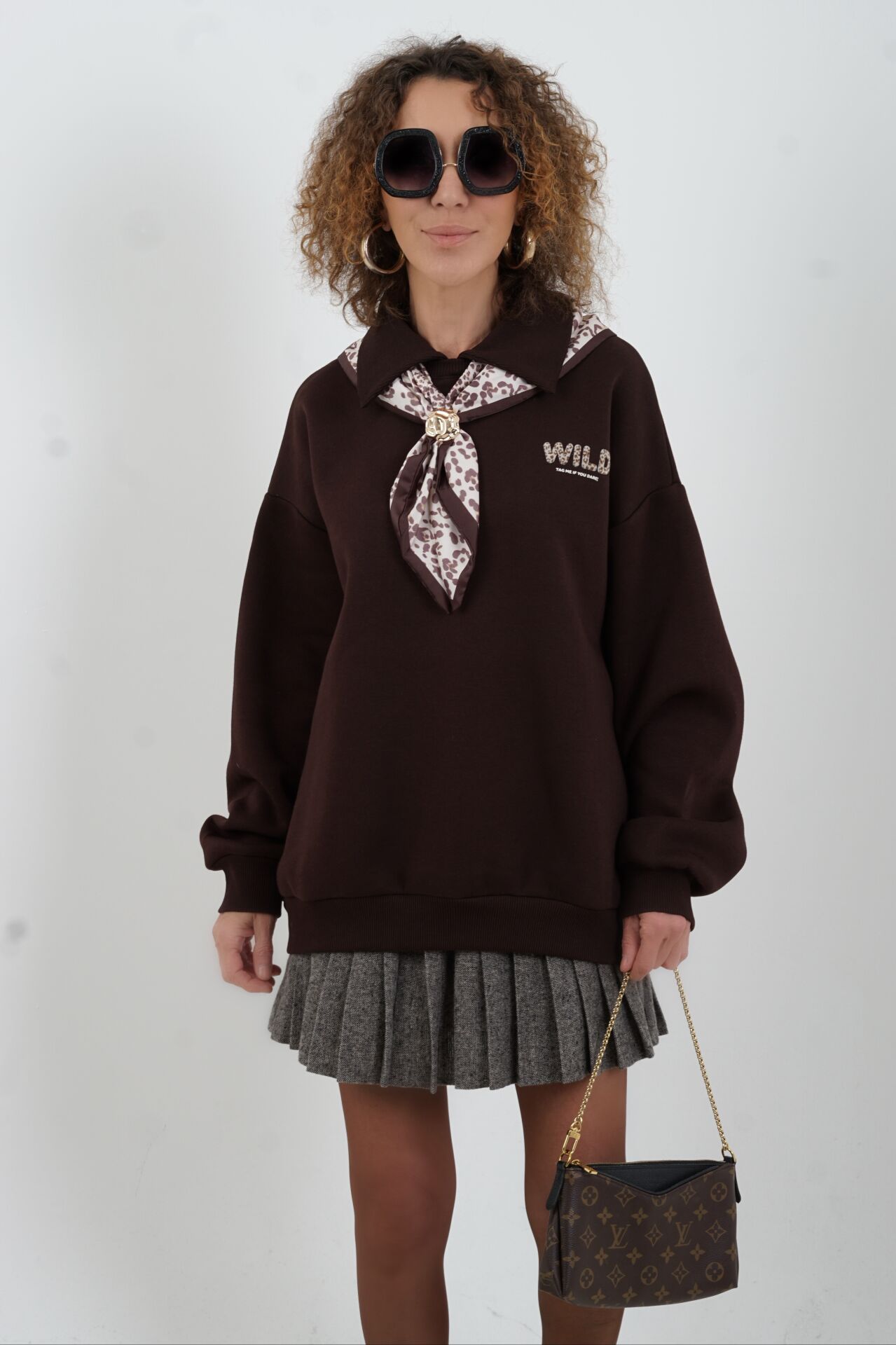 Kahve Fularlı Baskılı Polo Yaka Sweatshirt