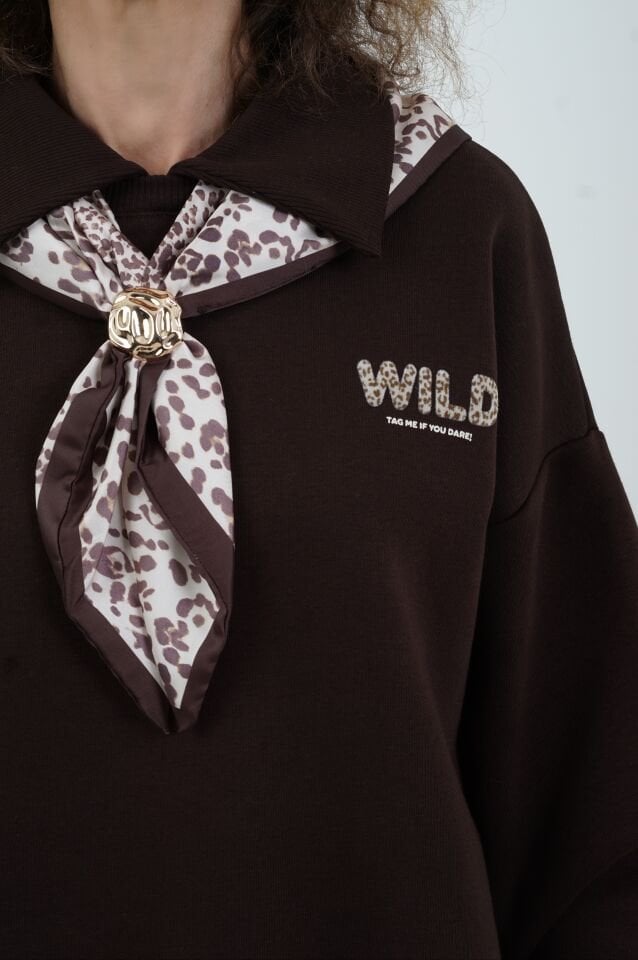 Kahve Fularlı Baskılı Polo Yaka Sweatshirt