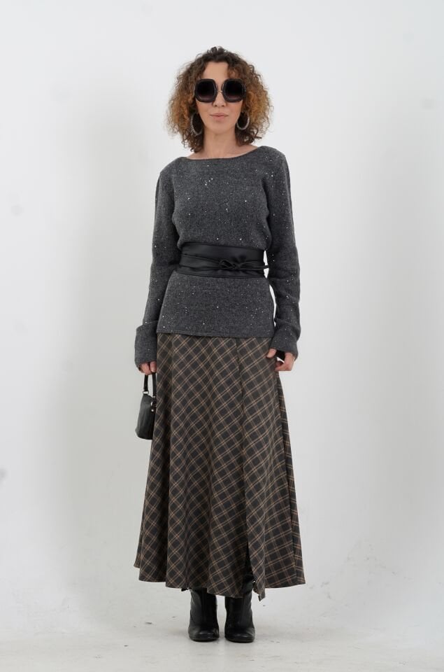 Füme Kayık Yaka Pullu Simli Triko Kazak