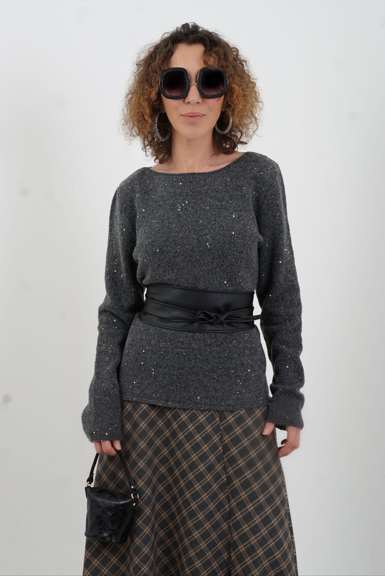 Füme Kayık Yaka Pullu Simli Triko Kazak