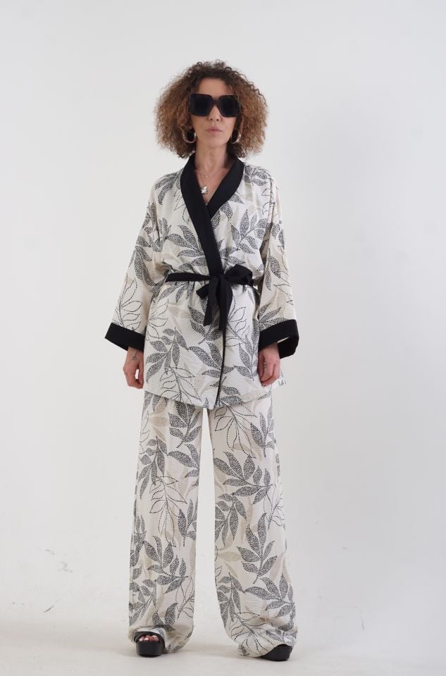 Yaka Garnili Yaprak Desenli Kimono