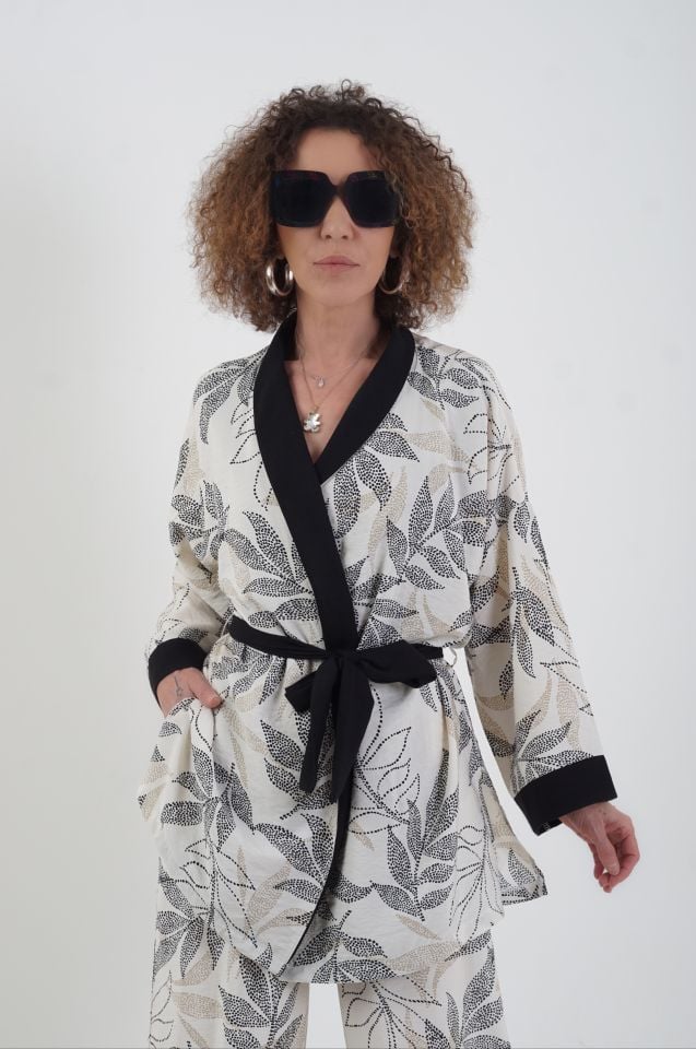 Yaka Garnili Yaprak Desenli Kimono