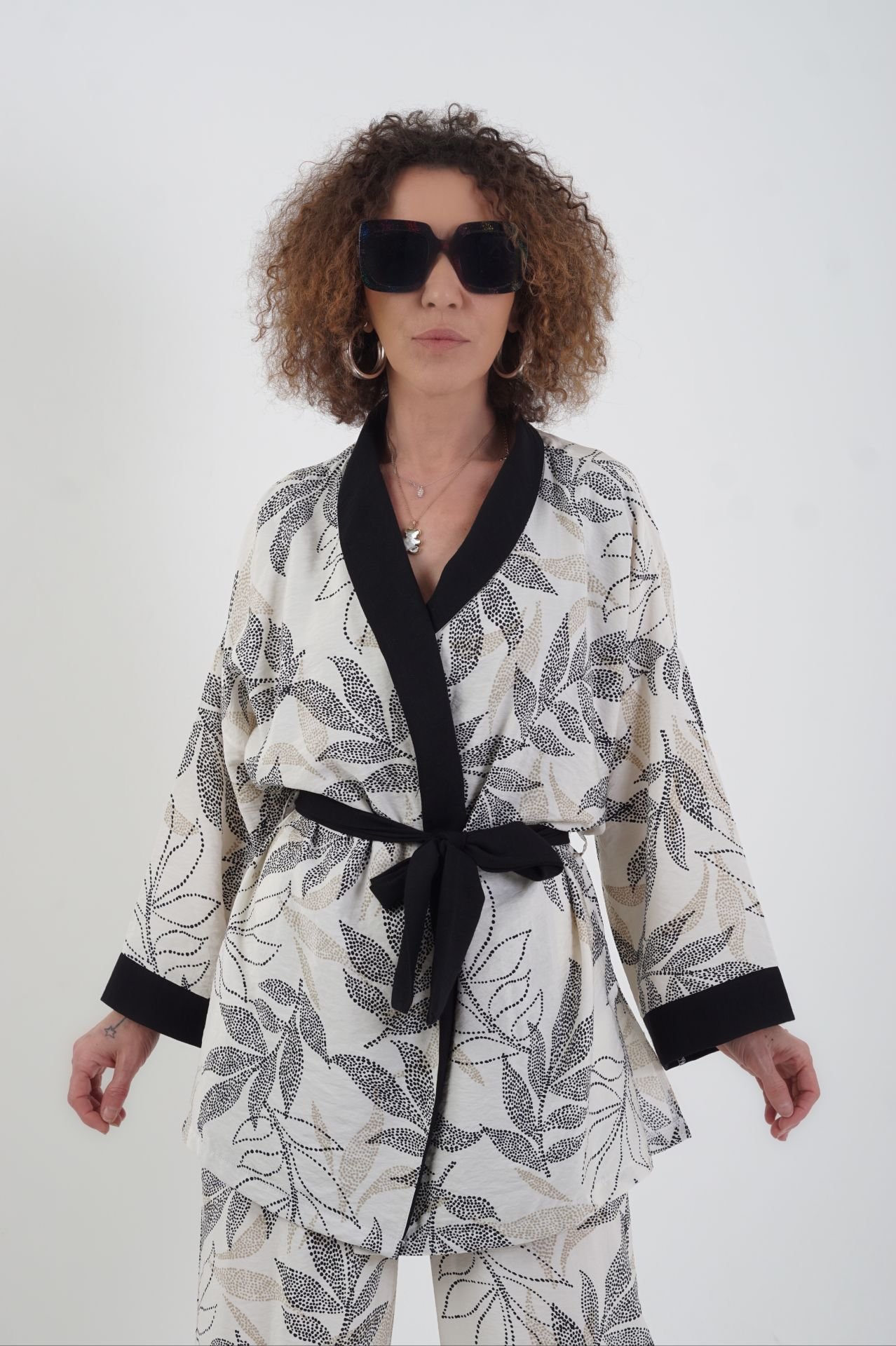 Yaka Garnili Yaprak Desenli Kimono