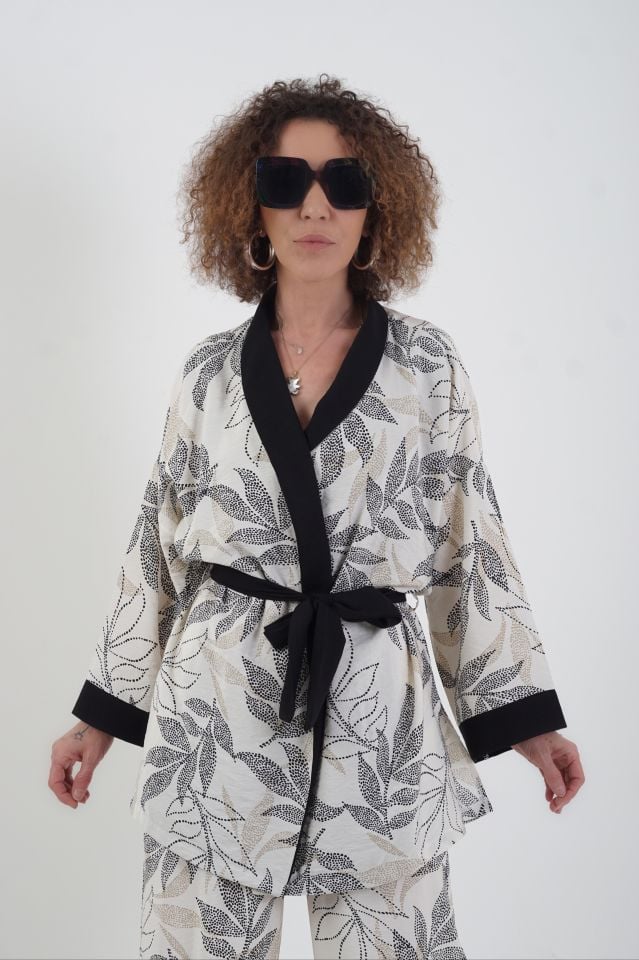 Yaka Garnili Yaprak Desenli Kimono