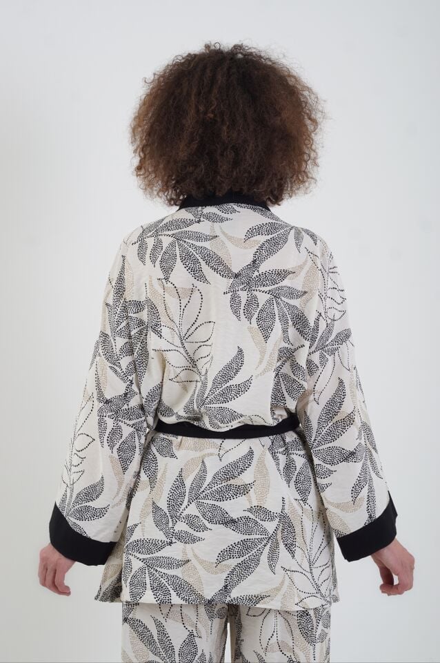 Yaka Garnili Yaprak Desenli Kimono