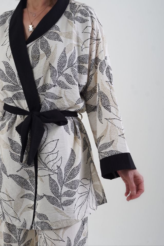 Yaka Garnili Yaprak Desenli Kimono