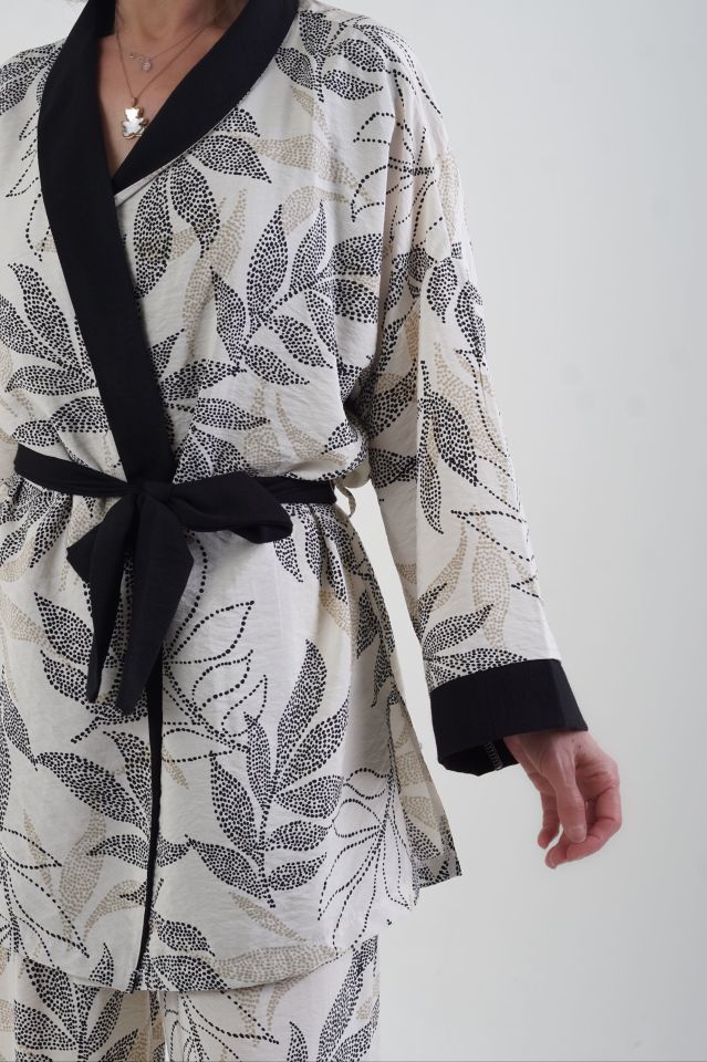 Yaka Garnili Yaprak Desenli Kimono