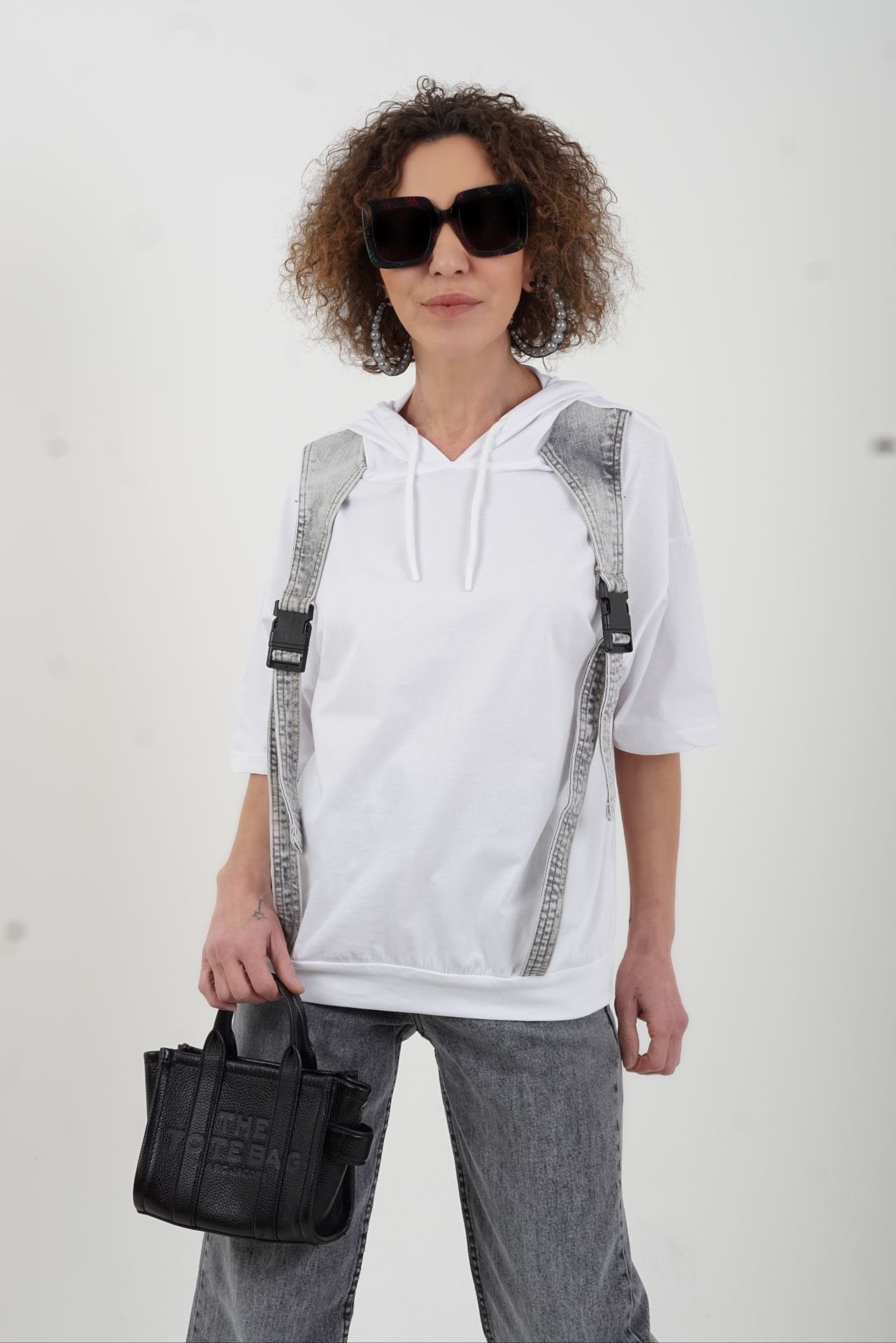 Beyaz Denim Askı ve Toka Detay Kapüşonlu Tshirt