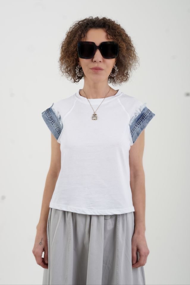 Beyaz Kol Ucu Denim Detaylı Tshirt