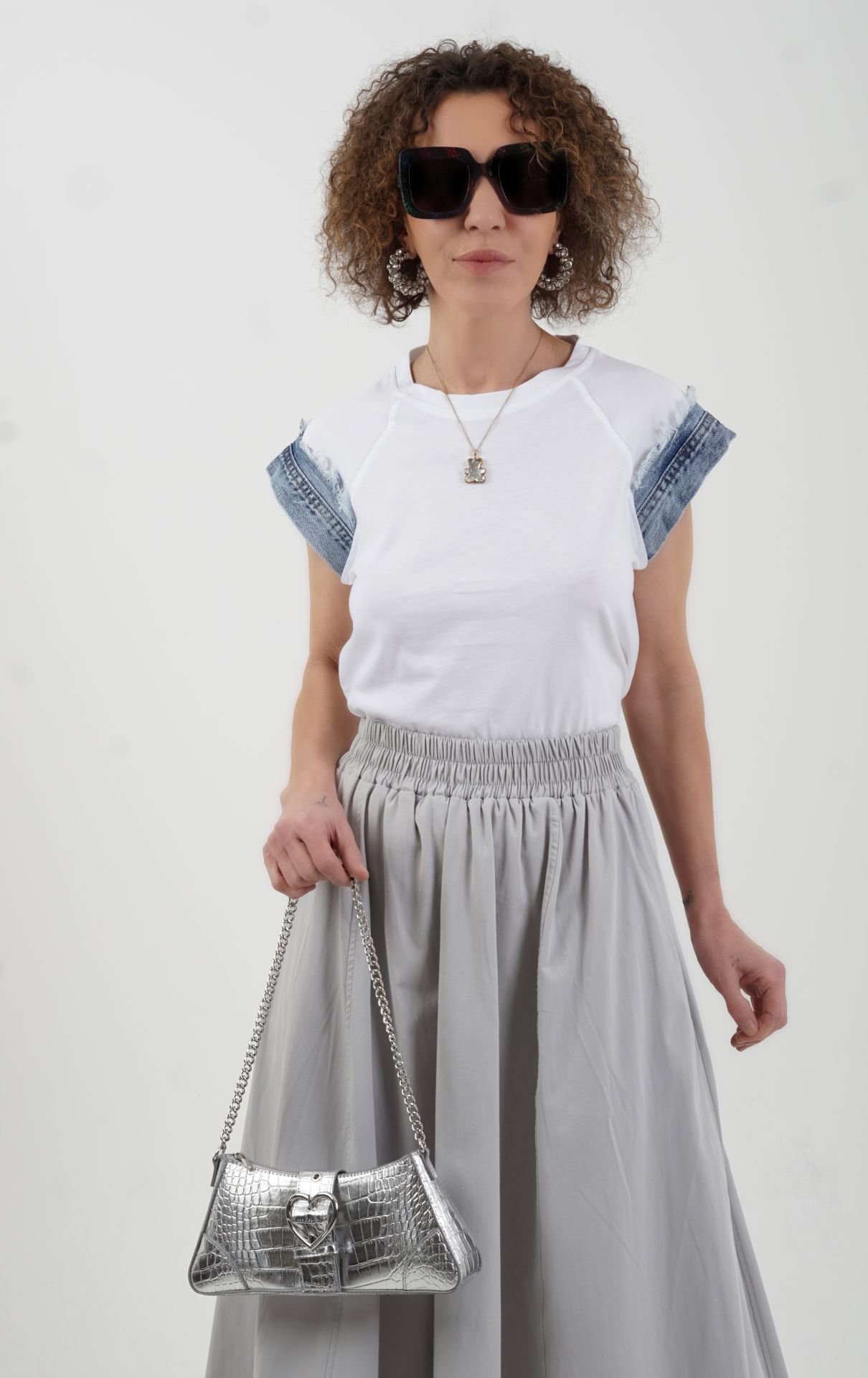 Beyaz Kol Ucu Denim Detaylı Tshirt