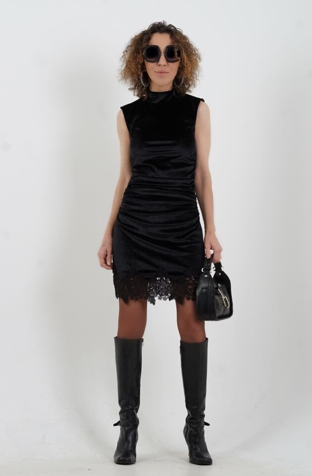 Siyah Etek Ucu Dantel Kadife Elbise