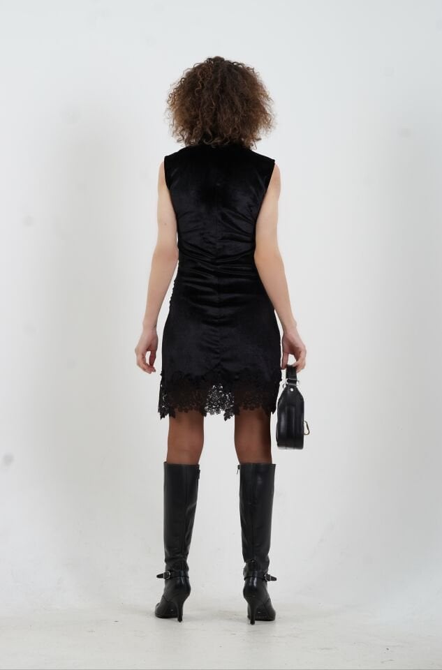 Siyah Etek Ucu Dantel Kadife Elbise