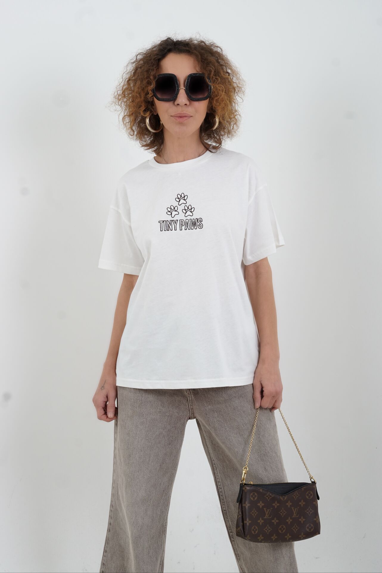 Pati Önü Nakışlı Arkası Baskılı Tshirt