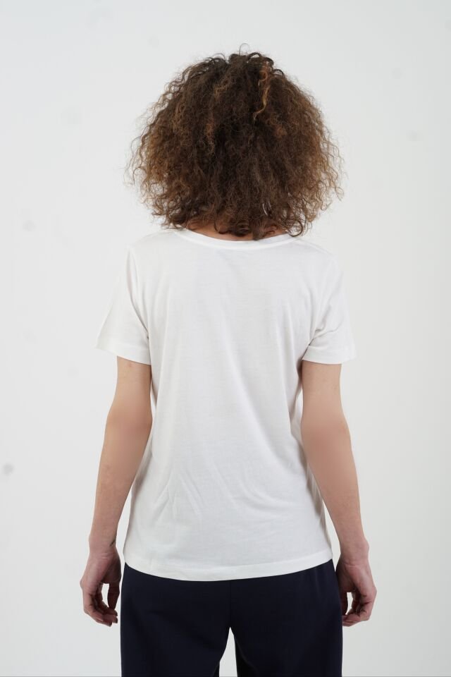 Beyaz Minimal Çiçek Baskılı Tshirt