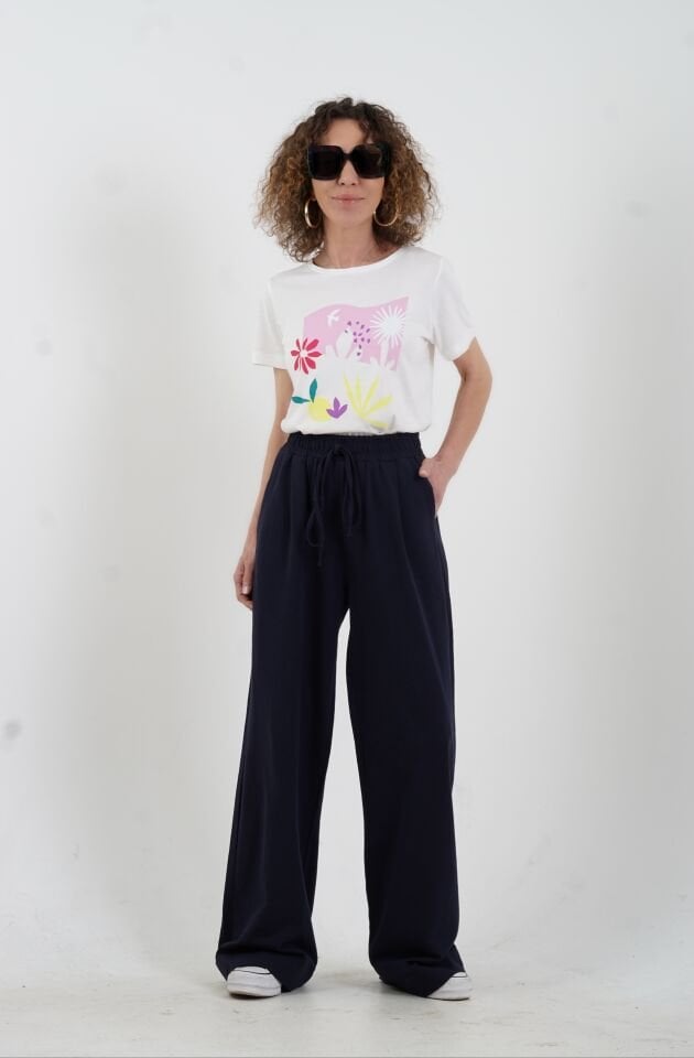 Beyaz Minimal Çiçek Baskılı Tshirt