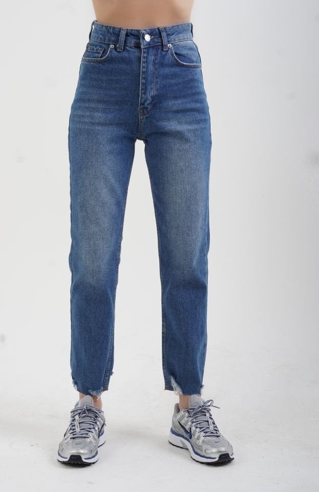 Mavi Paçası Yırtıklı Mom Fit Jean Pantolon