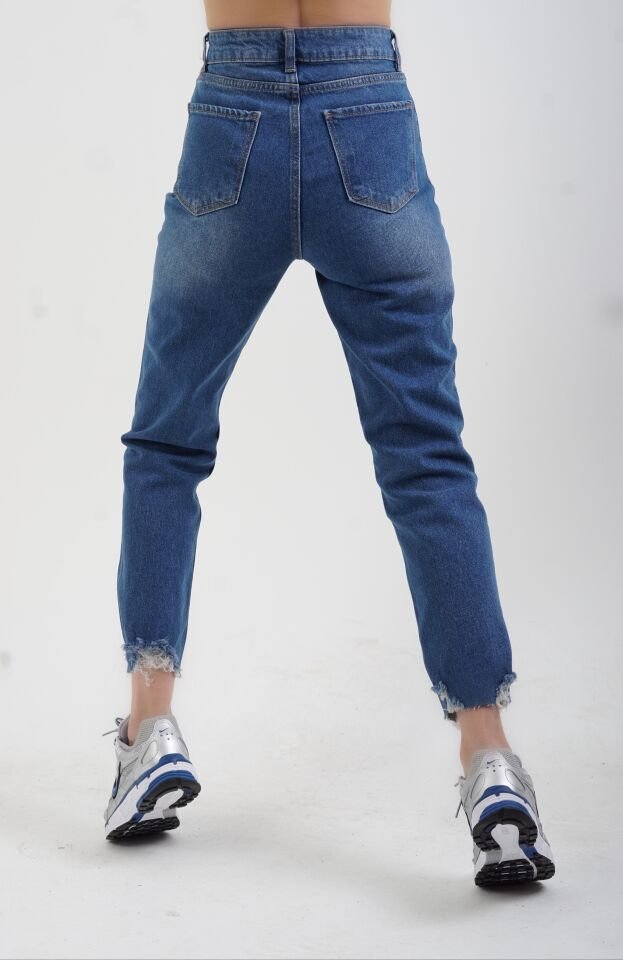 Mavi Paçası Yırtıklı Mom Fit Jean Pantolon