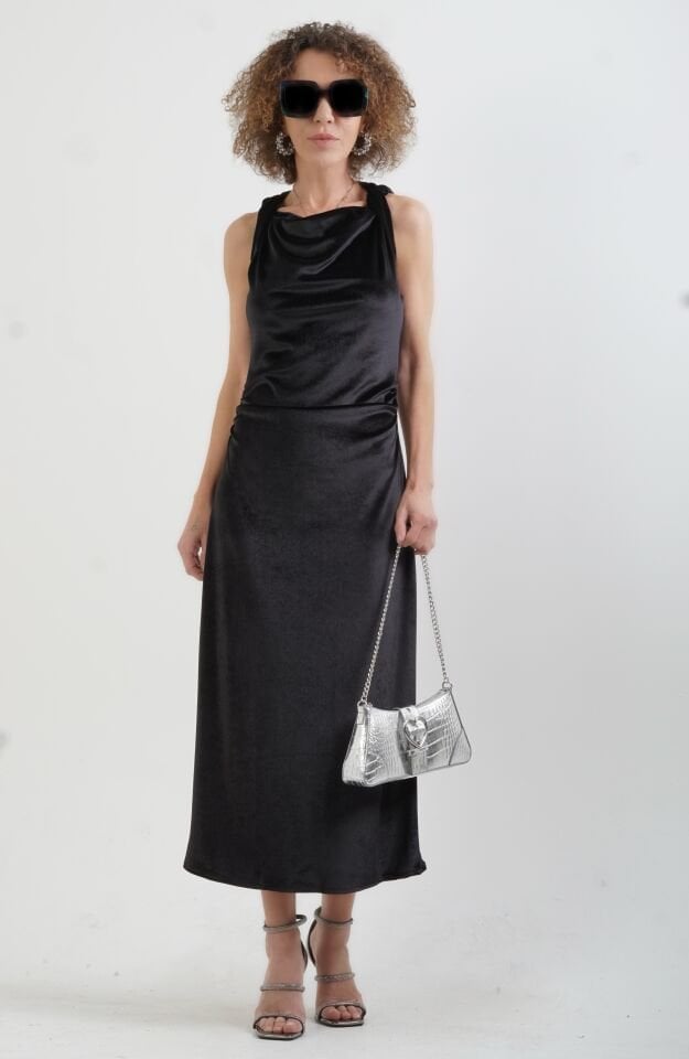 Siyah Askılı Kadife Elbise