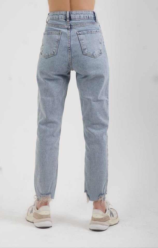 Buz Mavi Paçası Yırtıklı Mom Fit Jean Pantolon