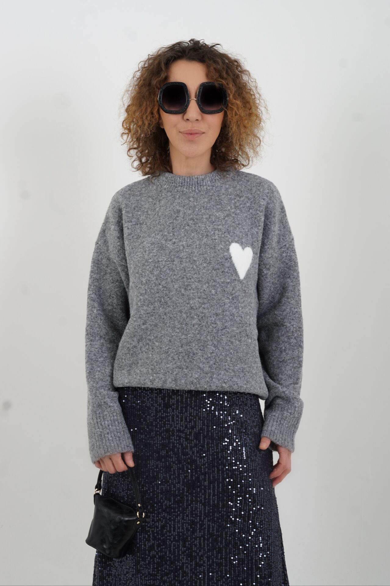 Füme Melanj Yumuşak Dokulu Kalpli Triko Kazak