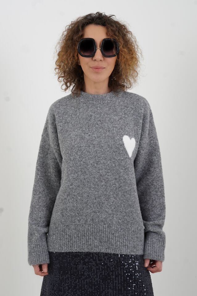 Füme Melanj Yumuşak Dokulu Kalpli Triko Kazak