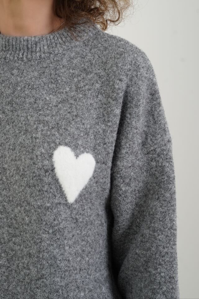 Füme Melanj Yumuşak Dokulu Kalpli Triko Kazak