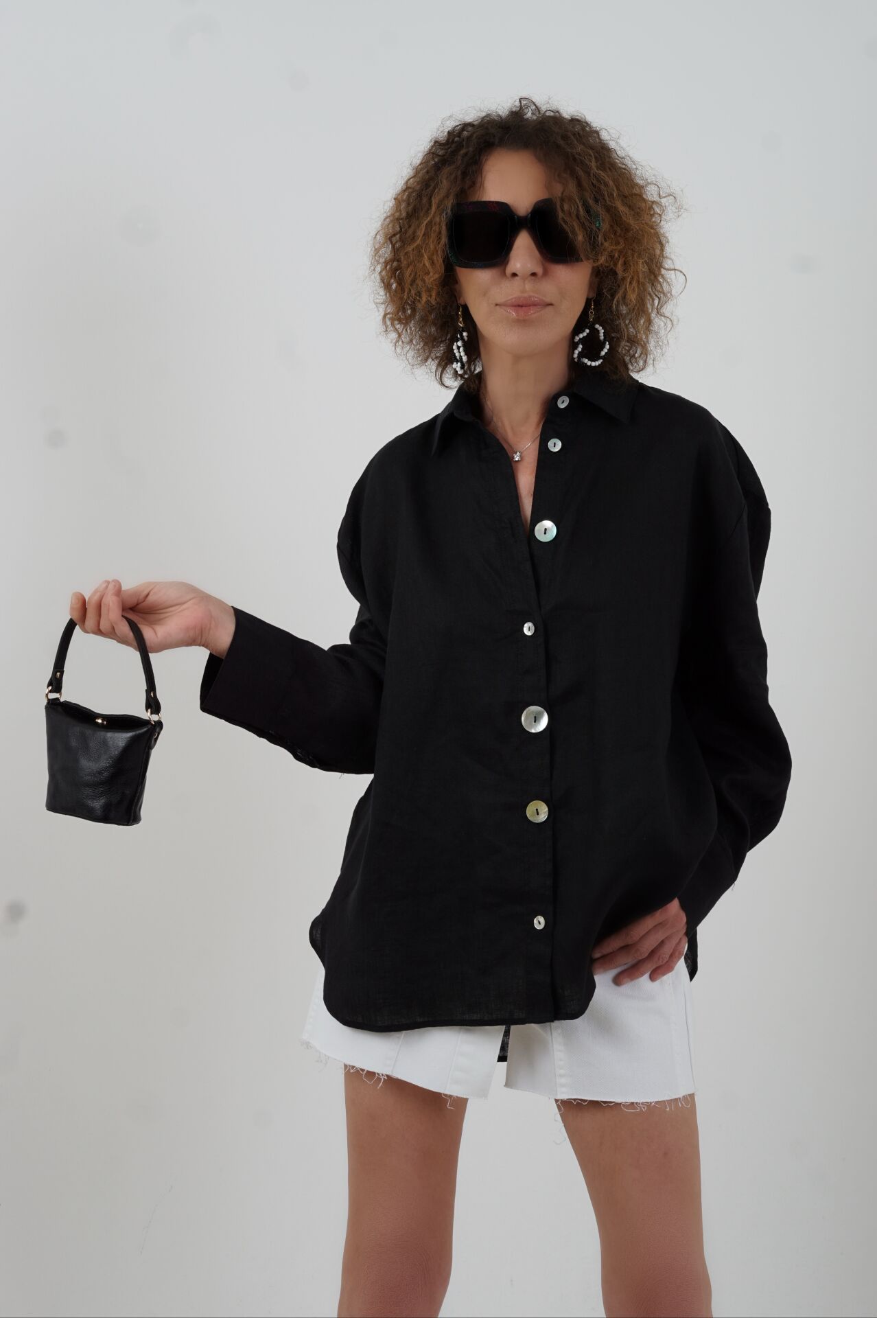 Siyah Düğme Detay Naturel Keten Gömlek