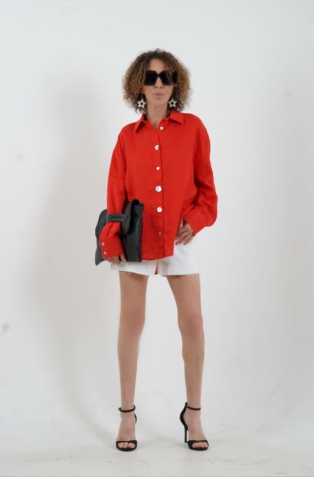 Kırmızı Düğme Detay Naturel Keten Gömlek