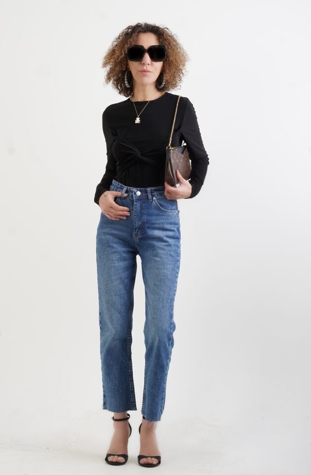 Siyah Kuşak Detaylı Bluz