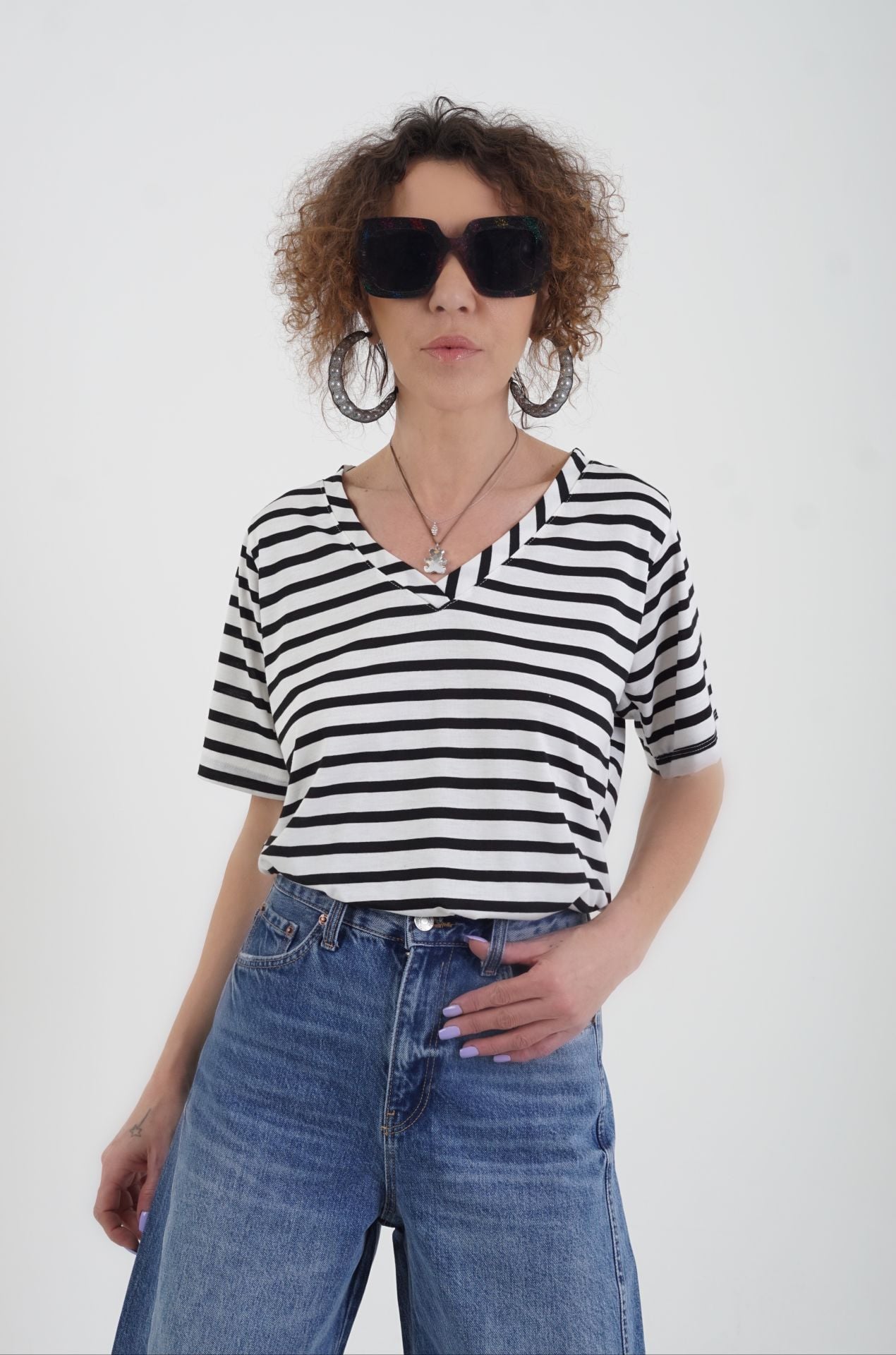 Ekru Çizgili V Yaka Tshirt