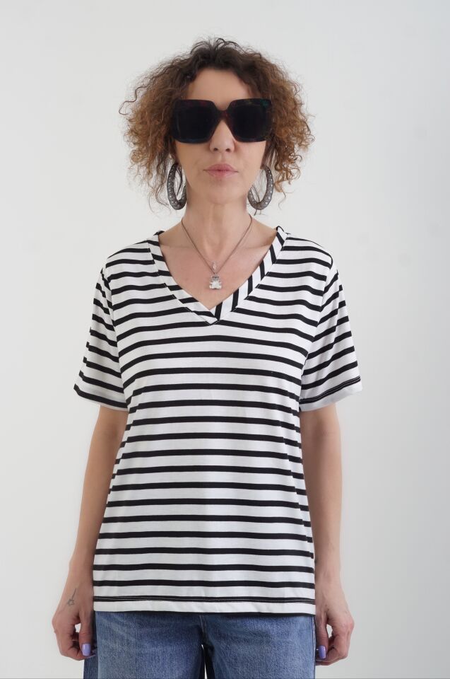 Ekru Çizgili V Yaka Tshirt
