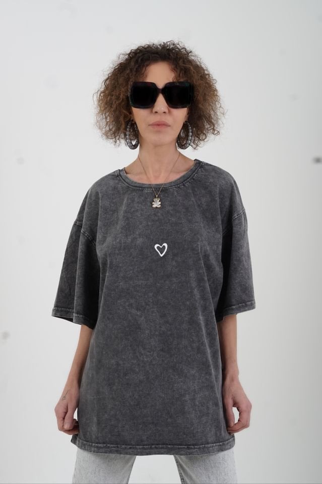 Antrasit Kalp Baskılı Soluk Efektli Oversize Tshirt