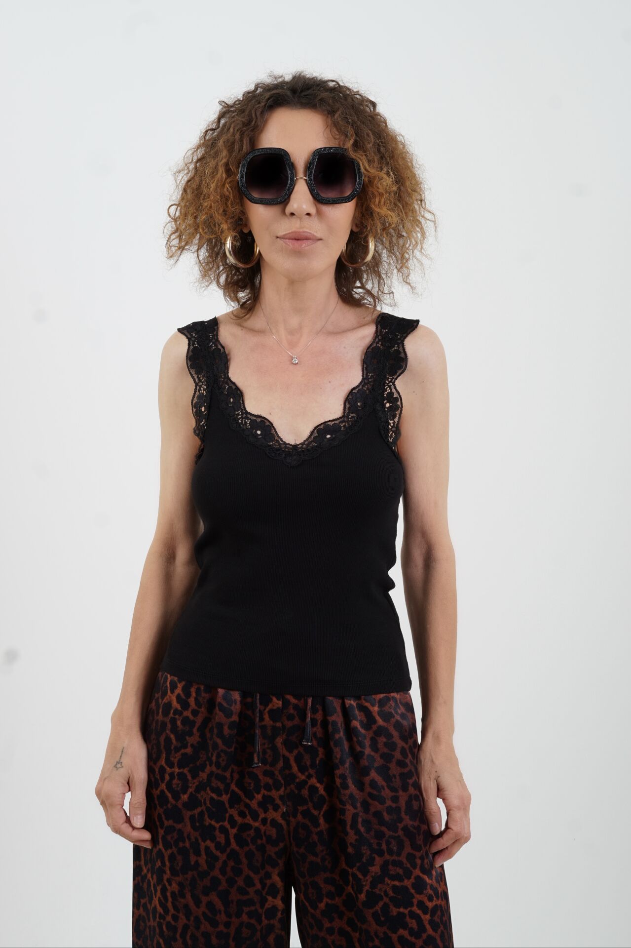 Siyah Dantelli Atlet