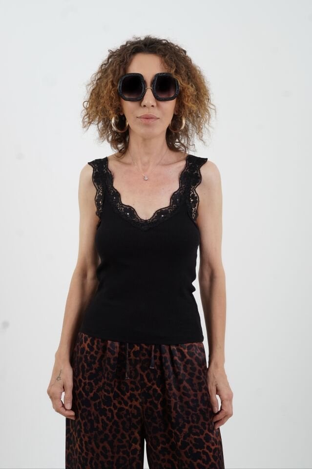 Siyah Dantelli Atlet