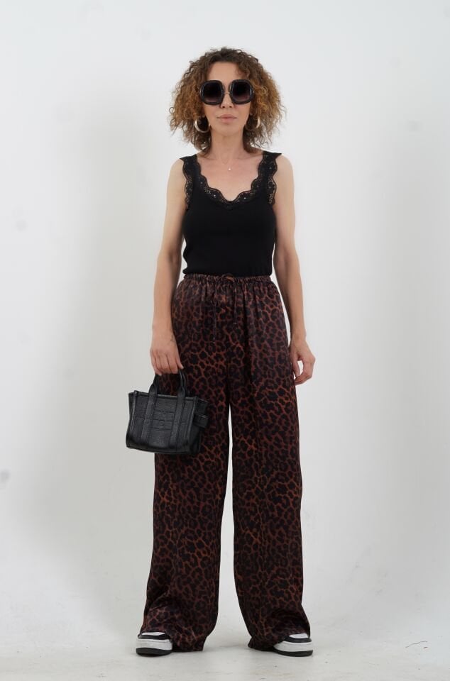 Siyah Dantelli Atlet