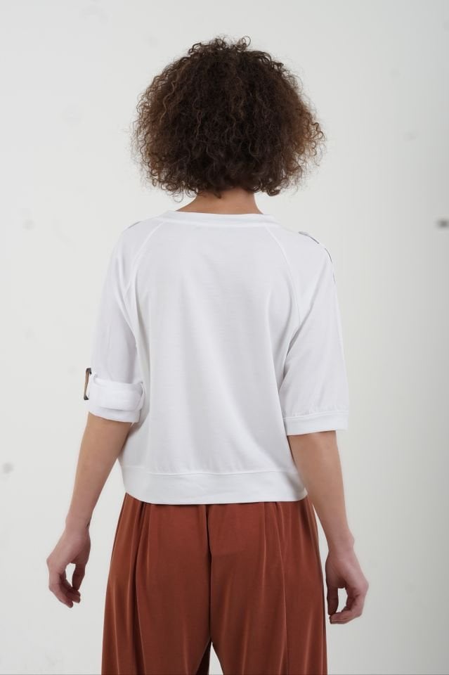 Beyaz Apolet Detaylı Tshirt