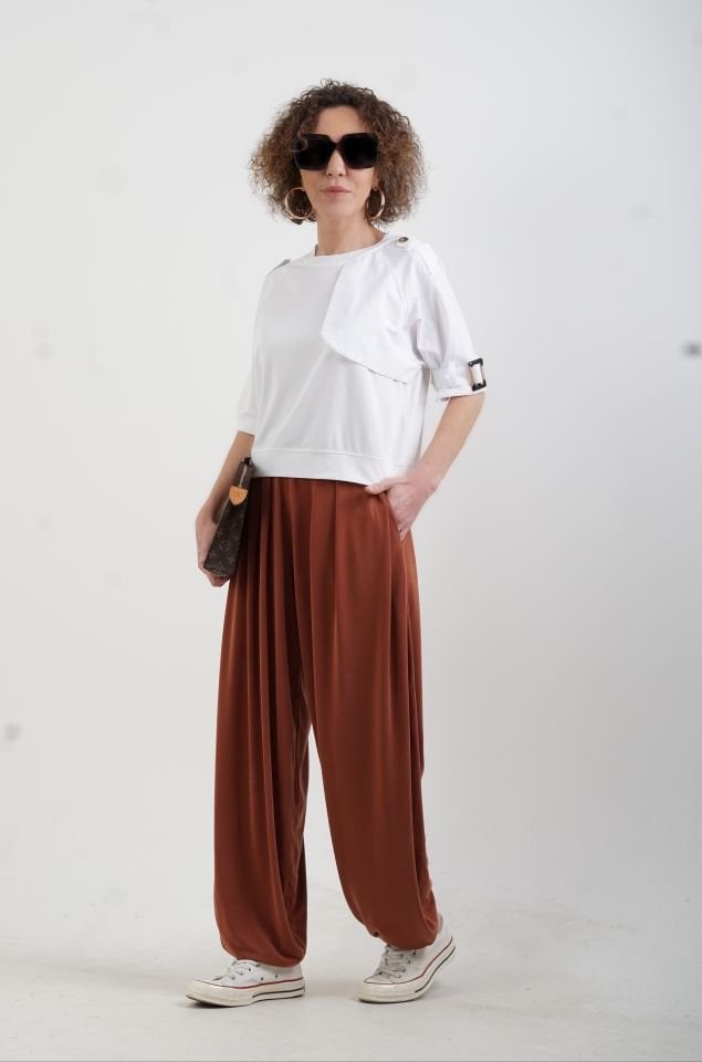 Beyaz Apolet Detaylı Tshirt