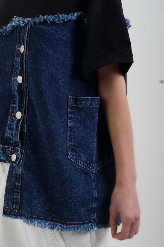 Siyah Denim Detaylı Asimetrik Tshirt