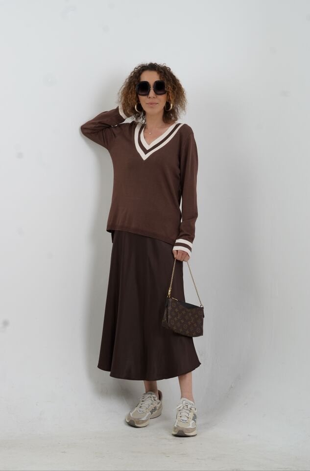 Kahve V Yaka Çizgili Özel Triko Kazak