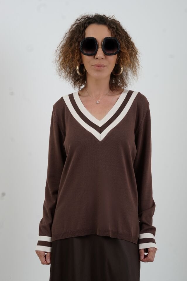 Kahve V Yaka Çizgili Özel Triko Kazak