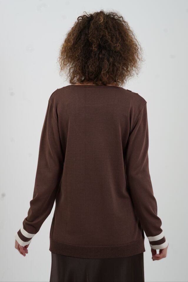 Kahve V Yaka Çizgili Özel Triko Kazak