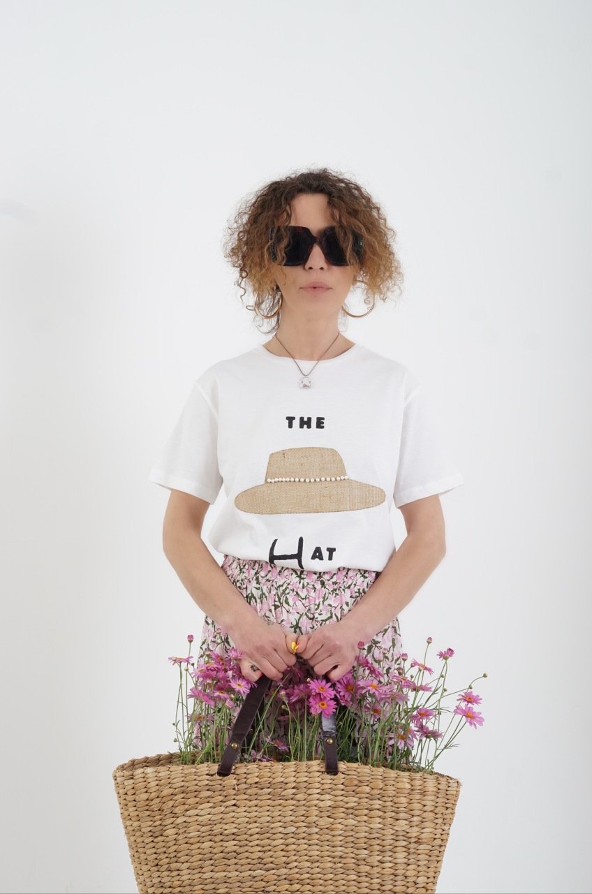 İncili Şapka Aplike O Yaka Tshirt