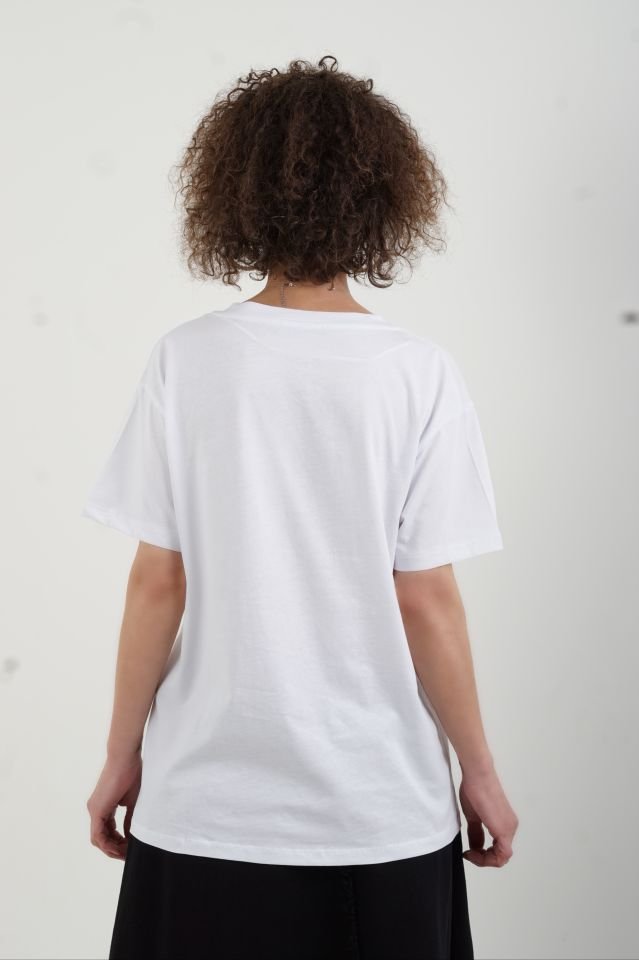 Beyaz Cebi Gümüş Droplu Tshirt