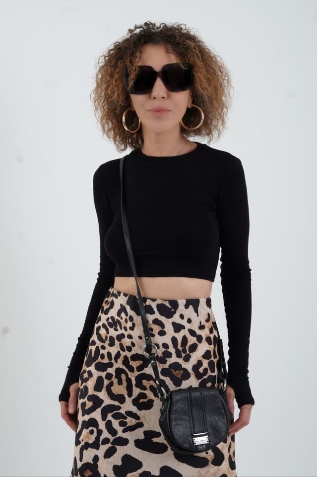 Siyah Parmak Detaylı Crop Bluz