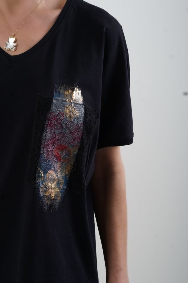 Siyah Renkli Varak Baskılı Tshirt