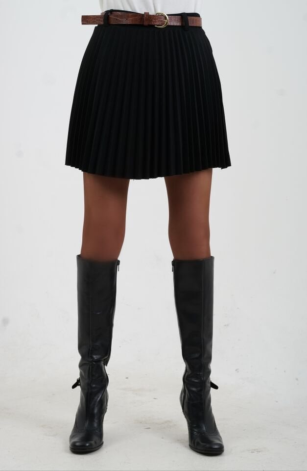 Siyah Kemerli İçi Şort Astarlı Piliseli Mini Etek