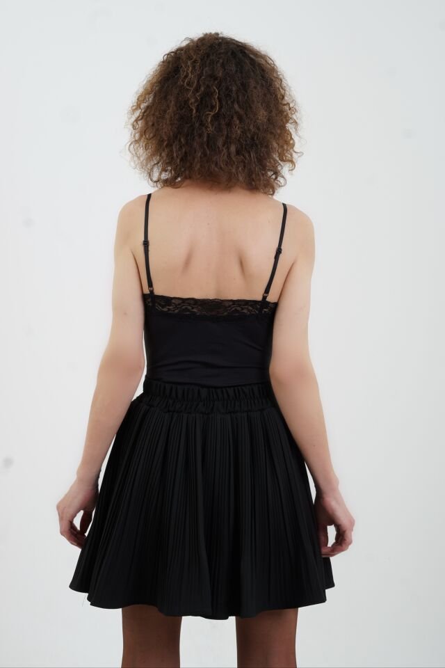 Siyah Dantel Yaka Askılı Bodysuit